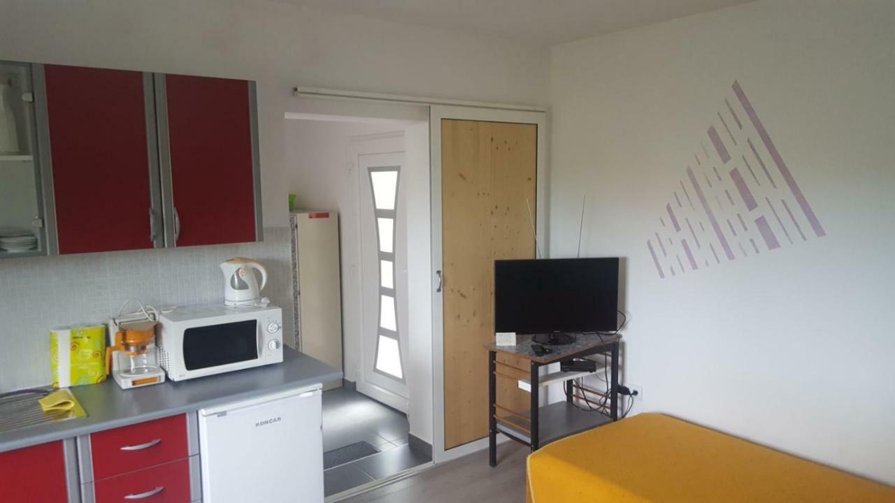Apartment Brigitte Vrsi Exteriör bild