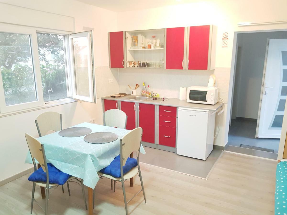 Apartment Brigitte Vrsi Exteriör bild