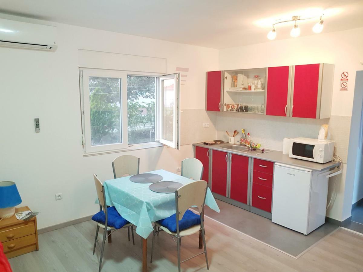 Apartment Brigitte Vrsi Exteriör bild