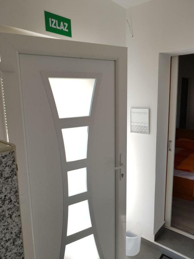 Apartment Brigitte Vrsi Exteriör bild