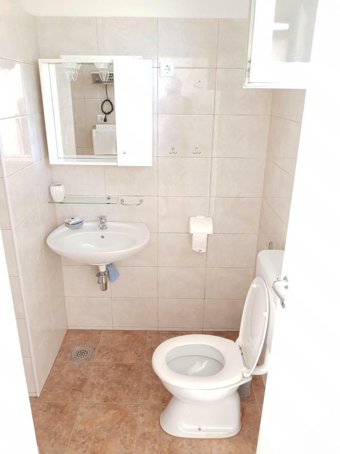Apartment Brigitte Vrsi Exteriör bild