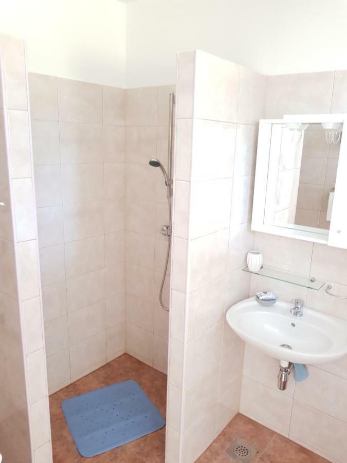 Apartment Brigitte Vrsi Exteriör bild